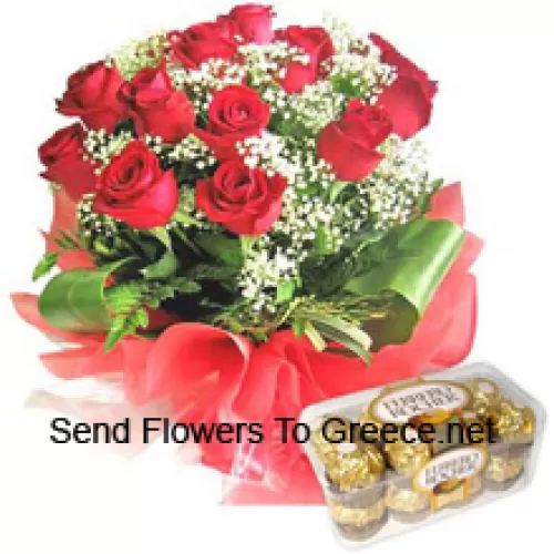 Snop od 11 crvenih ruža s sezonskim punilima zajedno s 16 komada Ferrero Rochersa