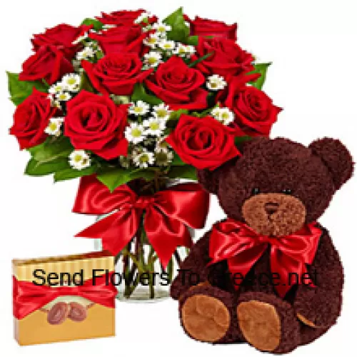 11 красных роз с папоротниками в стеклянной вазе, милый медвежонок высотой 14 дюймов и импортированная коробка шоколада