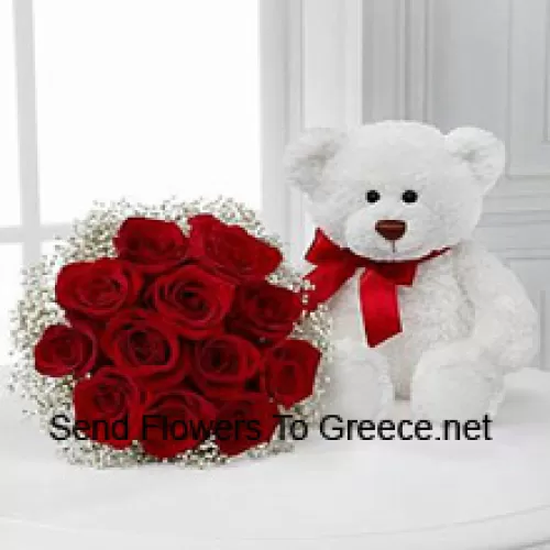 一束11朵红玫瑰，配以季节性材料，以及一只可爱的14英寸高的白色泰迪熊