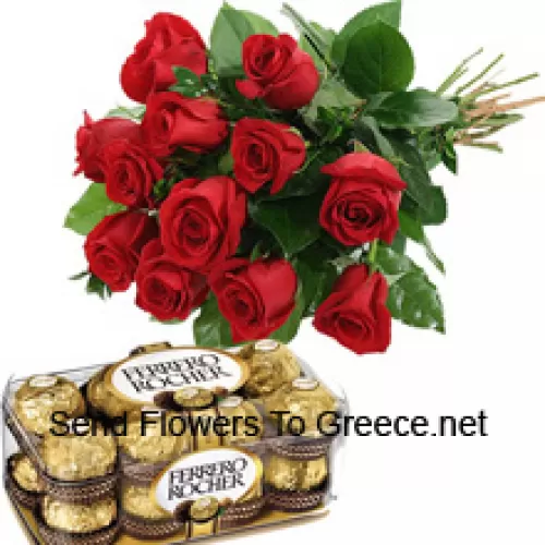 צרור של 11 ורדים אדומים עם מילוי עונתי מלווה בקופסה של 16 יחידות של פררו רושר