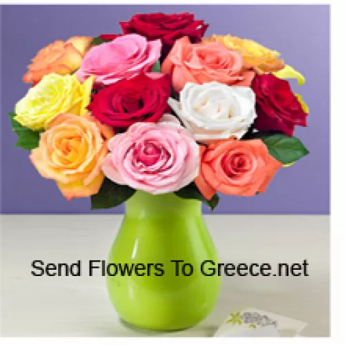 11 Rosas Coloridas Mistas com Algumas Samambaias em um Vaso