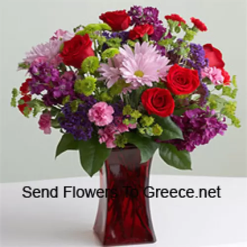 רוזים אדומים, כרנציות ופרחים עונתיים אחרים בכלי זכוכית
