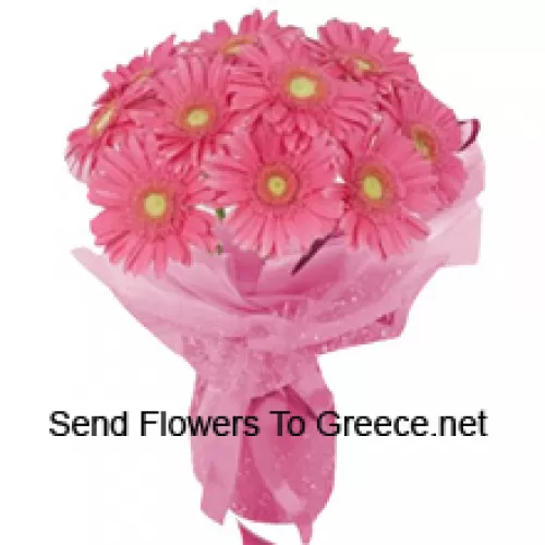Piękny Bukiet Ręcznie Składający Się z 11 Różowych Gerber z Sezonowymi Wypełniaczami