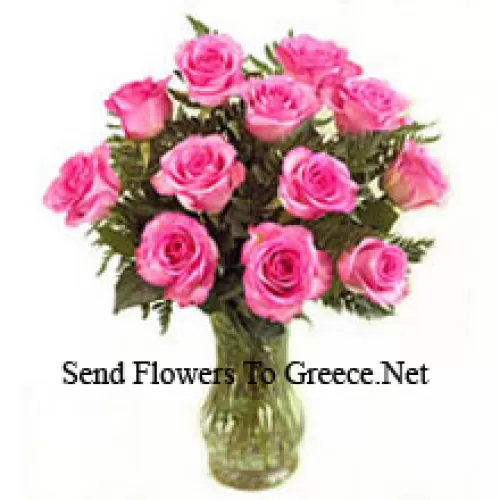 11 Rosas Cor-de-Rosa com Algumas Samambaias em um Vaso