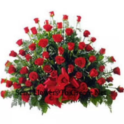 סל של 101 ורדים בצבע אדום