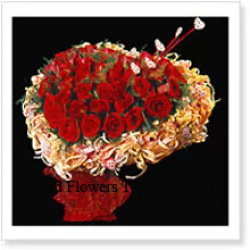 Aranjament în formă de inimă din 51 trandafiri roșii
