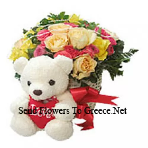 Корзина из 25 смешанных цветных роз с средним милым медвежонком