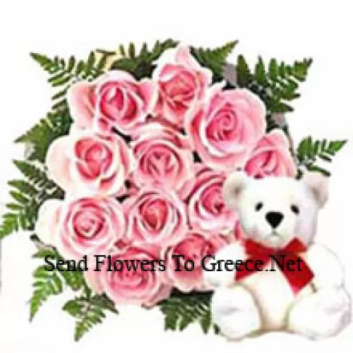Букет из 11 розовых роз с милым медвежонком