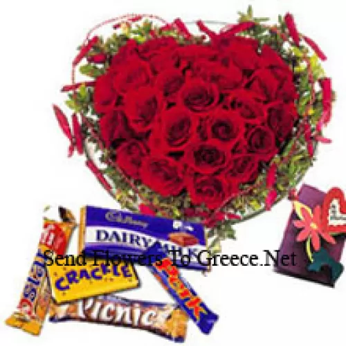 Hartvormig arrangement van 41 rode rozen, verschillende chocolaatjes en een gratis wenskaart